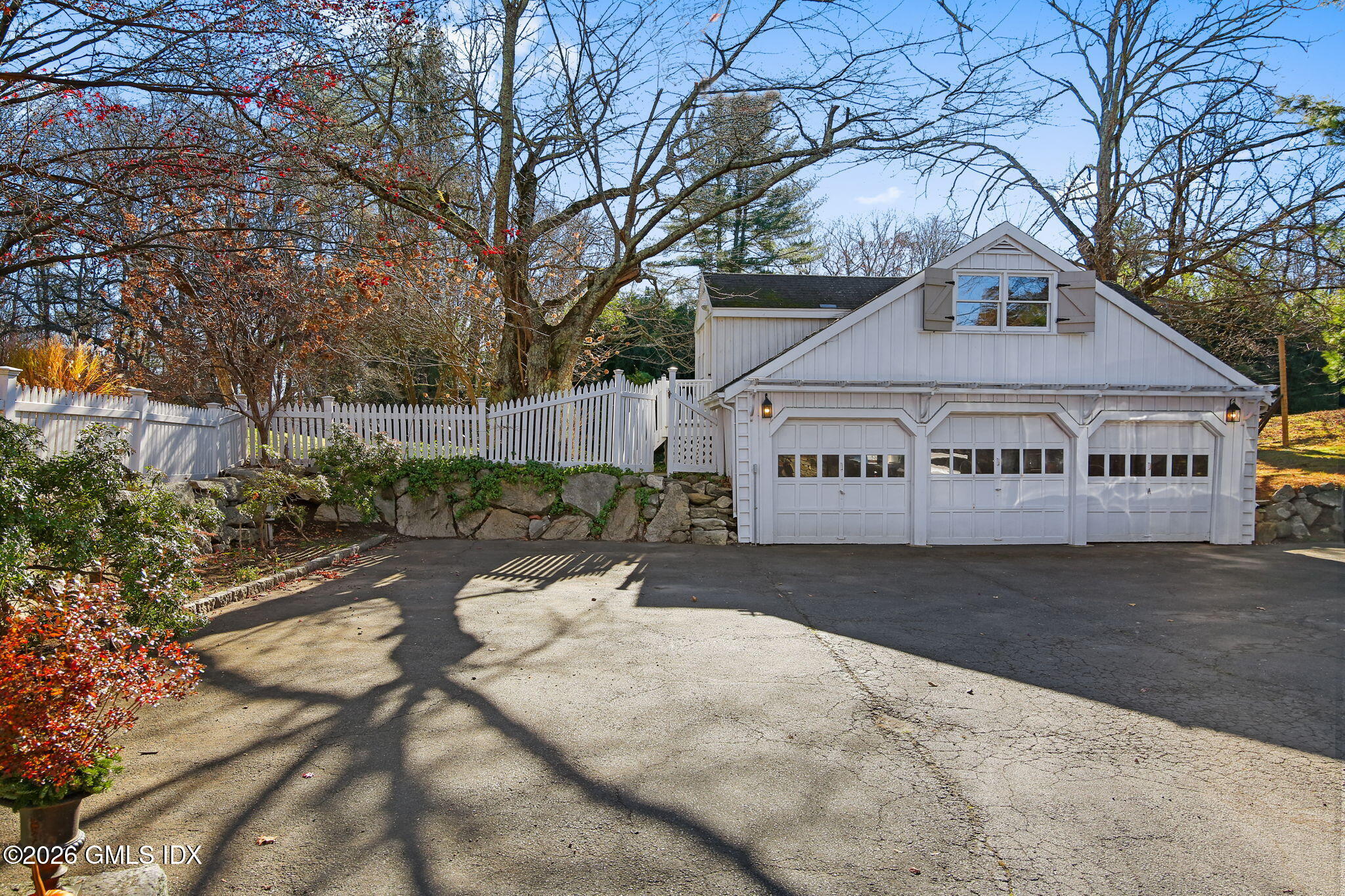 93 East Middle Patent Road Greenwich, CT 06831 - Photo 5 of 7 69-web-or-mls-93-e-middle-patent-rd