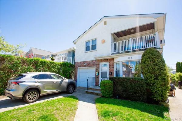 $4,250 | 552 East Walnut Street, Unit UPPR, Long Beach, NY 11561