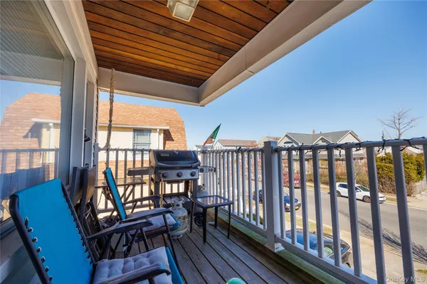 $4,250 | 552 East Walnut Street, Unit UPPR, Long Beach, NY 11561