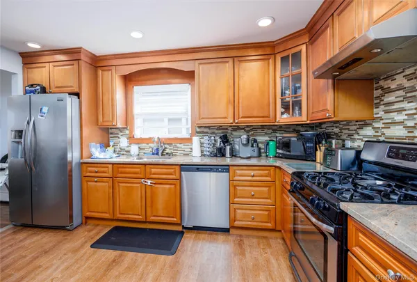 $4,250 | 552 East Walnut Street, Unit UPPR, Long Beach, NY 11561