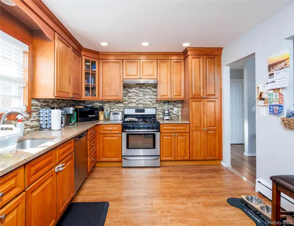 $4,250 | 552 East Walnut Street, Unit UPPR, Long Beach, NY 11561
