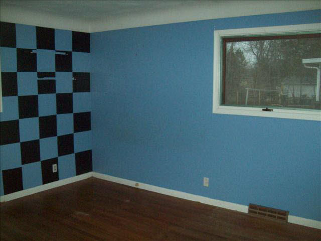 2015 Vivian Road Monroe, MI 48162 - Photo 8 of 18 20348531-7.JPG