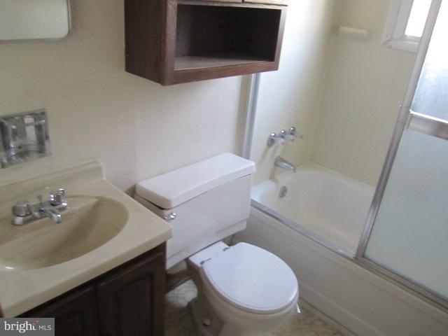 36 Walkern Road Baltimore, MD 21221 - Photo 12 of 16 Bath