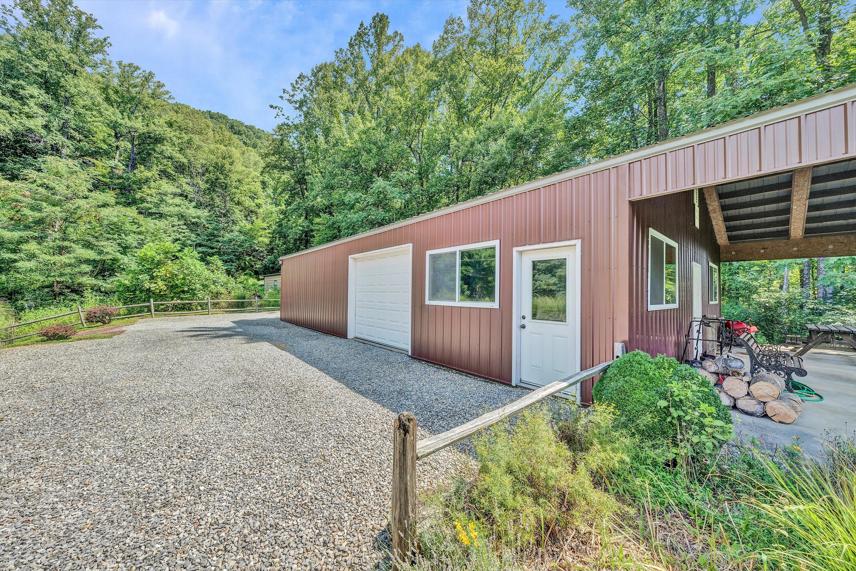 566 Masons Knob Road Boones Mill, VA 24065 - Photo 3 of 76 71-081520240066