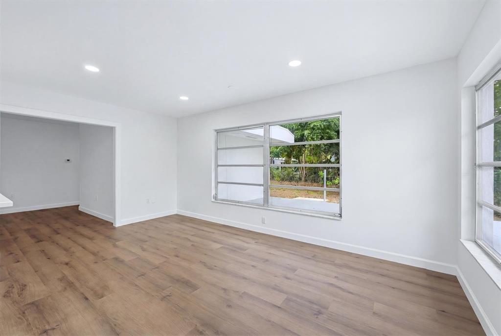 4100 Tee Road Sarasota, FL 34235 - Photo 12 of 35