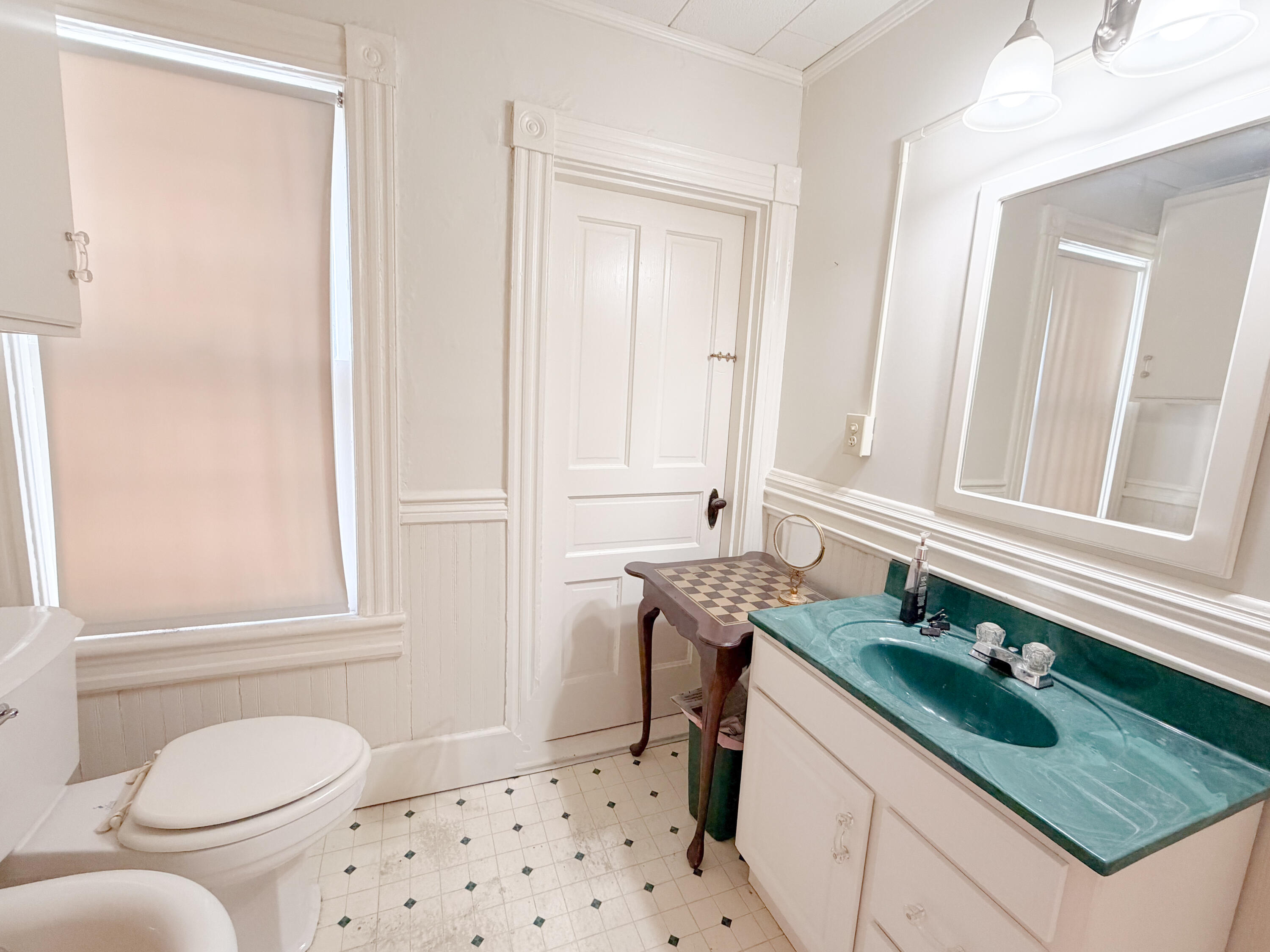226 West Locust Street Covington, VA 24426 - Photo 32 of 45 a bathroom with a sink toilet and tub