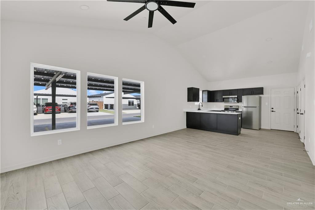 2612 Robin Road, Unit #3 Weslaco, TX 78596 - Photo 5 of 23 a view of a livingroom with furniture