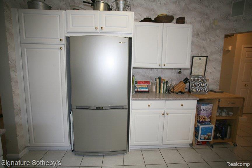 6577 Summit Ridge Court, Unit 48 Clarkston, MI 48346 - Photo 10 of 20 Kitchen