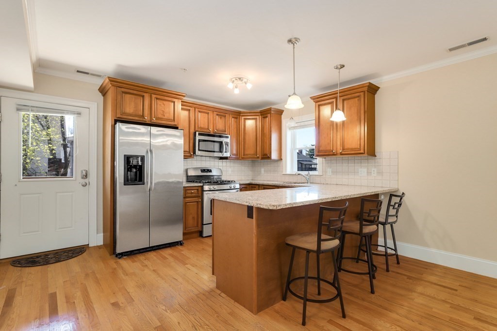 87 Ash Street, Unit 22 Waltham, MA 02453 - Photo 6 of 23