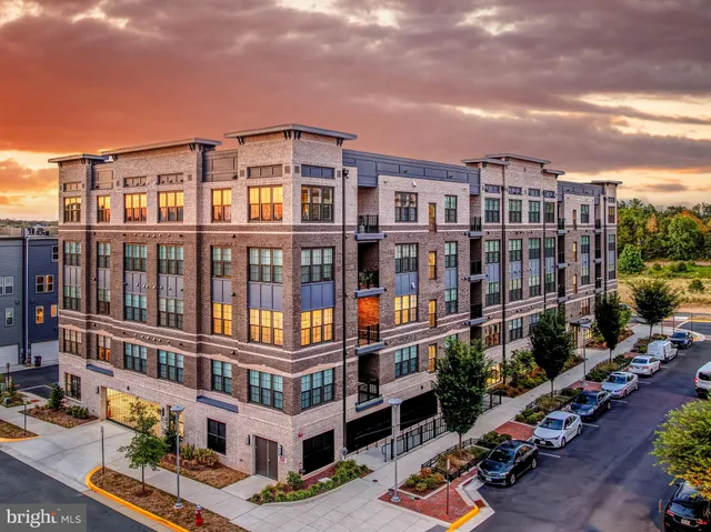 $595,000 | 2320 Field Point Road, Unit 201, Herndon, VA 20171