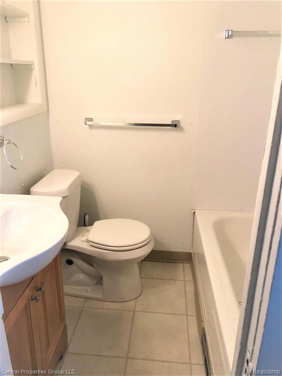 403 West Clinton Street Howell, MI 48843 - Photo 9 of 11