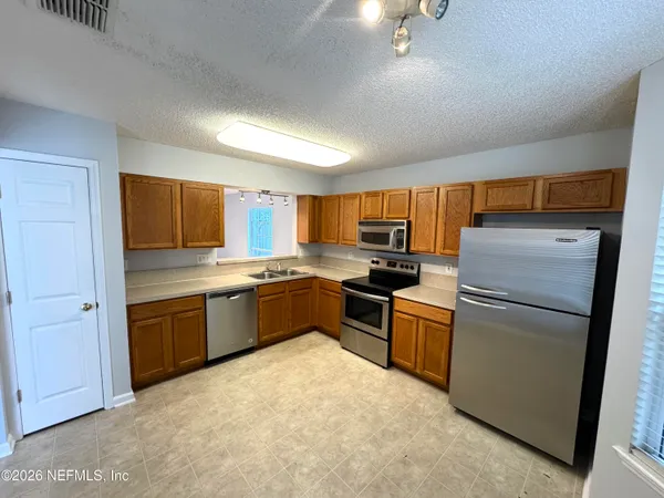 $2,400 | 696 Hampton Downs Court, St. Johns, FL 32259