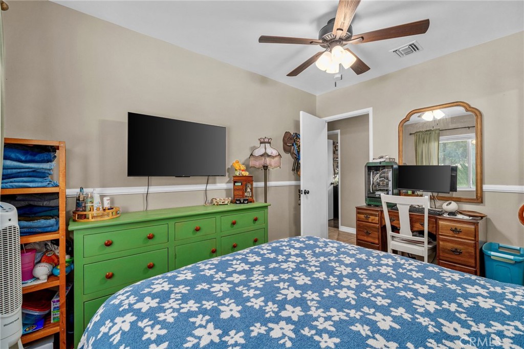 609 Cardinal Lane Redlands, CA 92374 - Photo 22 of 41 Bedroom 3