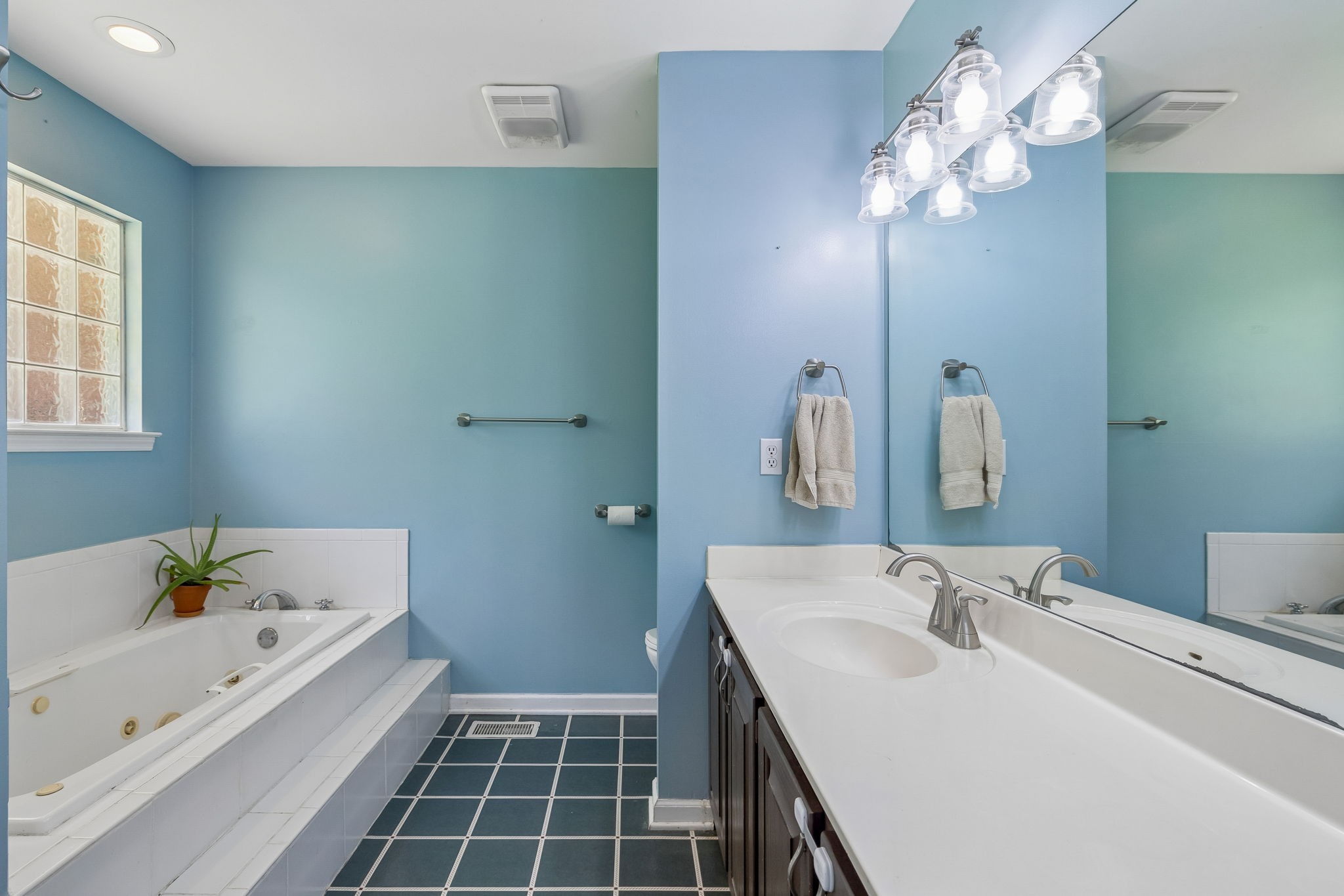 1915 Greenwood Road Charlotte, TN 37036 - Photo 29 of 60 a bathroom with a sink a bathtub and a mirror
