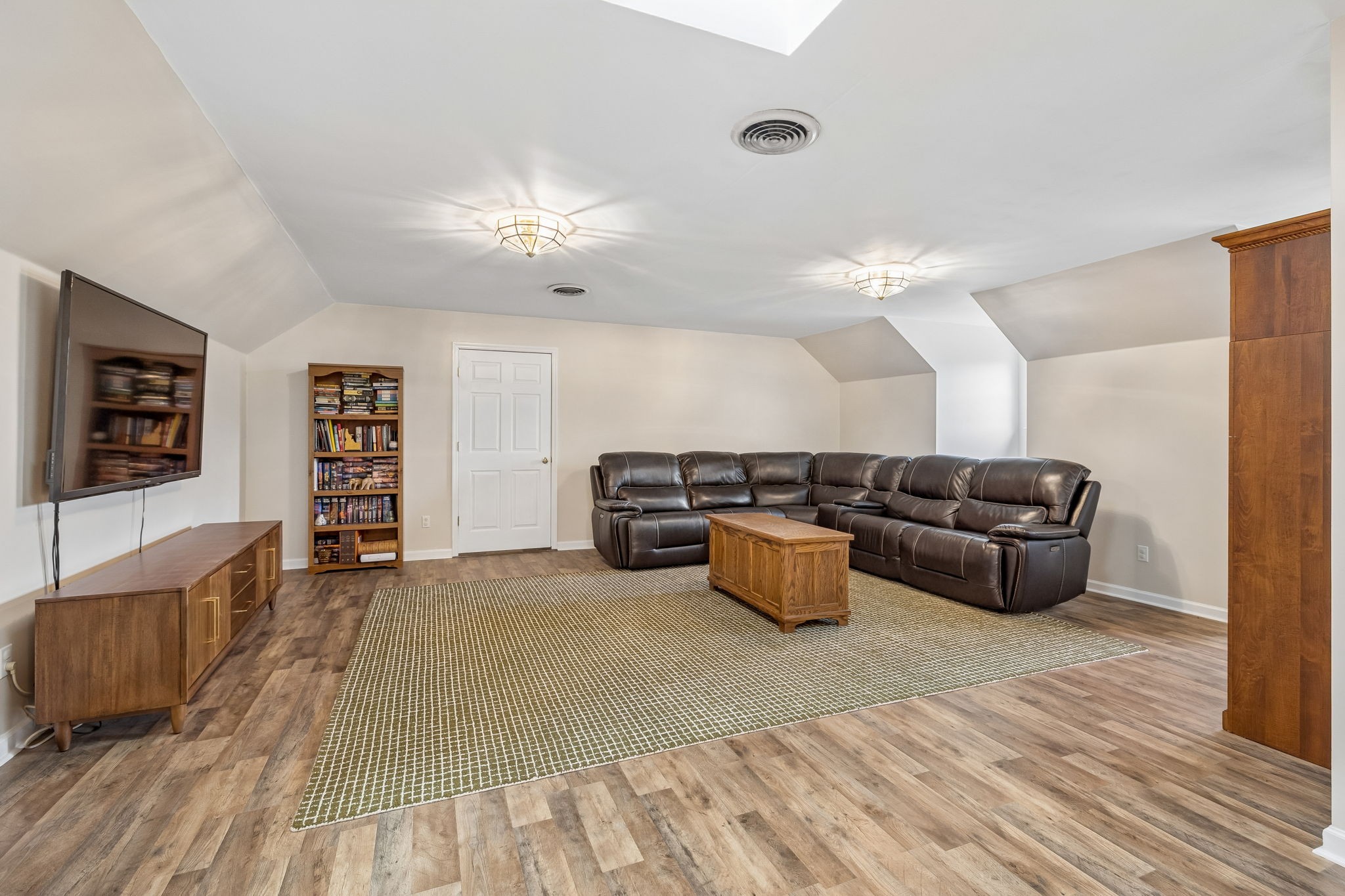 1915 Greenwood Road Charlotte, TN 37036 - Photo 35 of 60 a living room with furniture