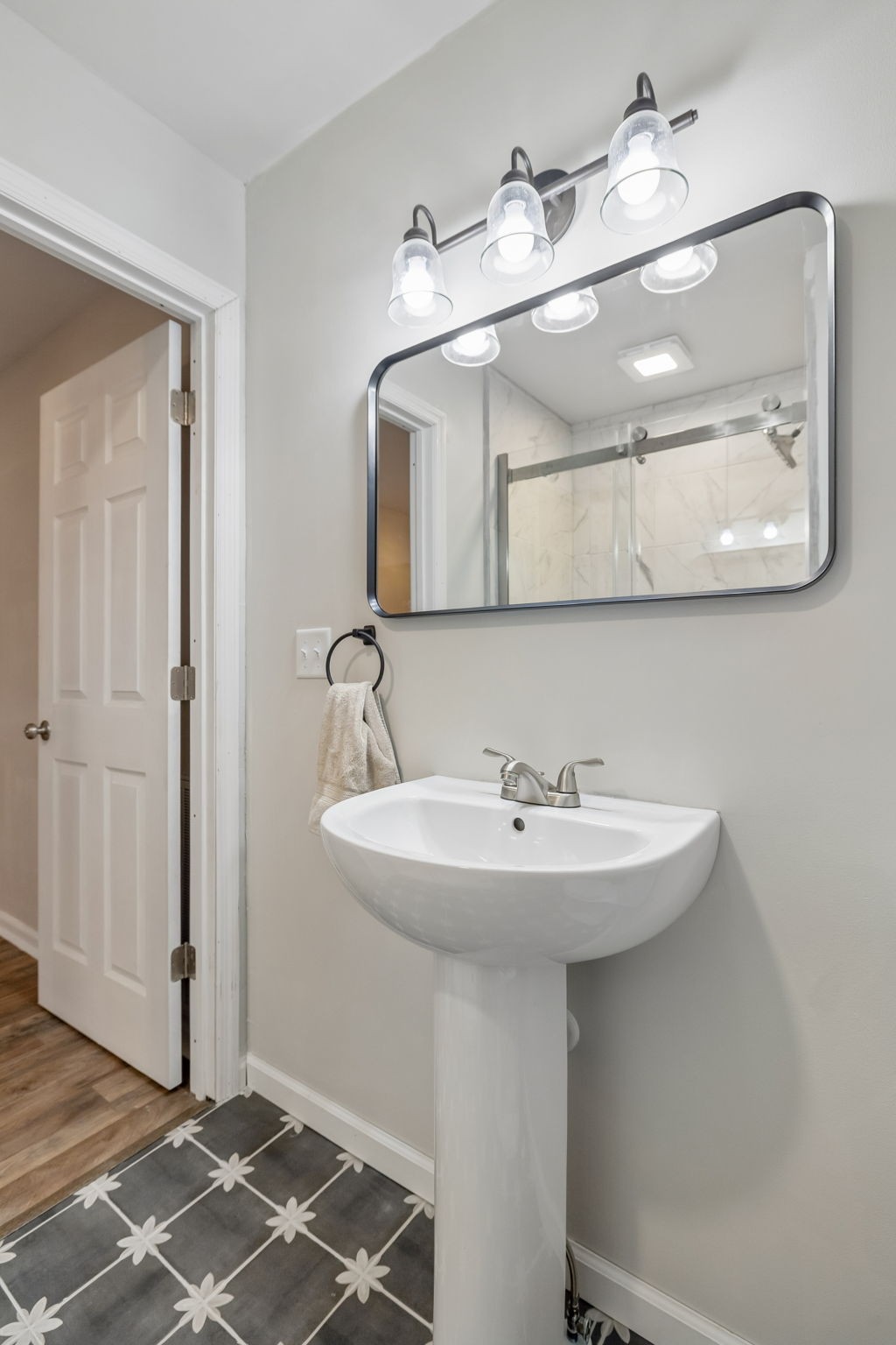 1915 Greenwood Road Charlotte, TN 37036 - Photo 40 of 60 a bathroom with a sink a mirror and lamp