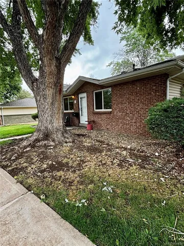 a front view of house with yard