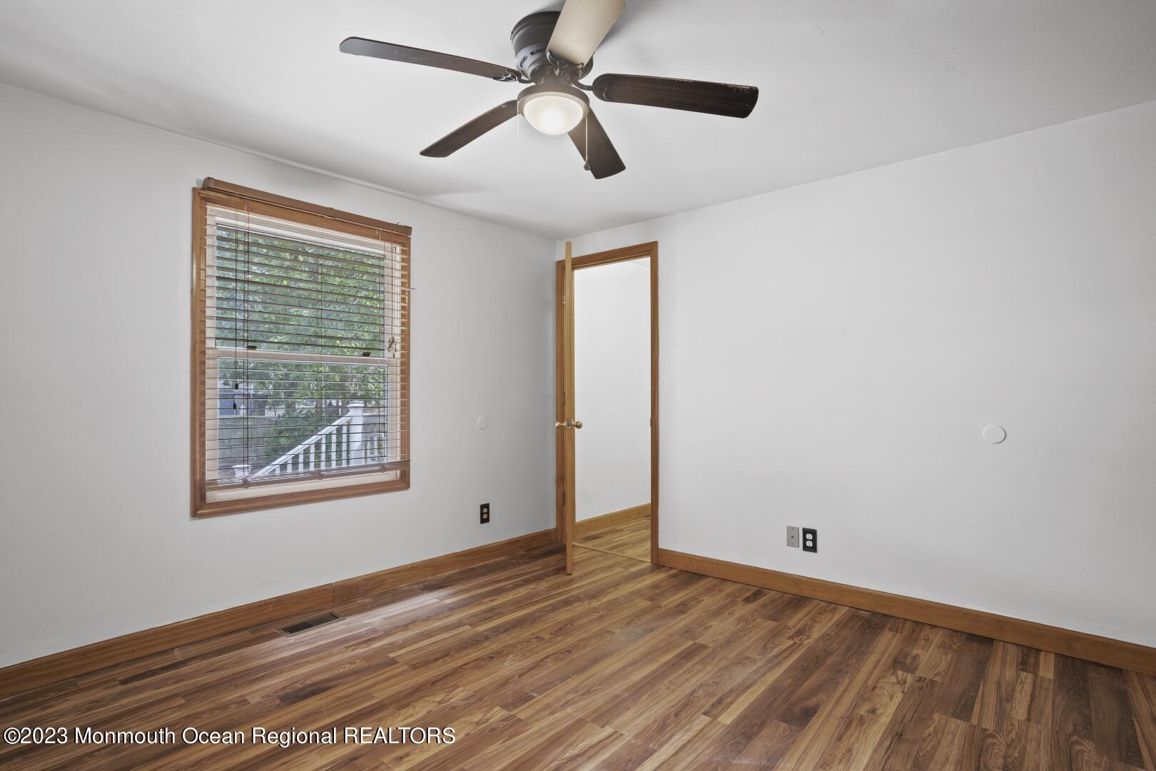 147 Riptide Avenue Manahawkin, NJ 08050 - Photo 25 of 32 147 Riptide Ave (25)