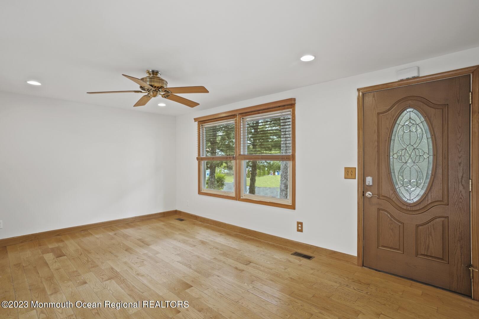 147 Riptide Avenue Manahawkin, NJ 08050 - Photo 9 of 32 147 Riptide Ave (9)