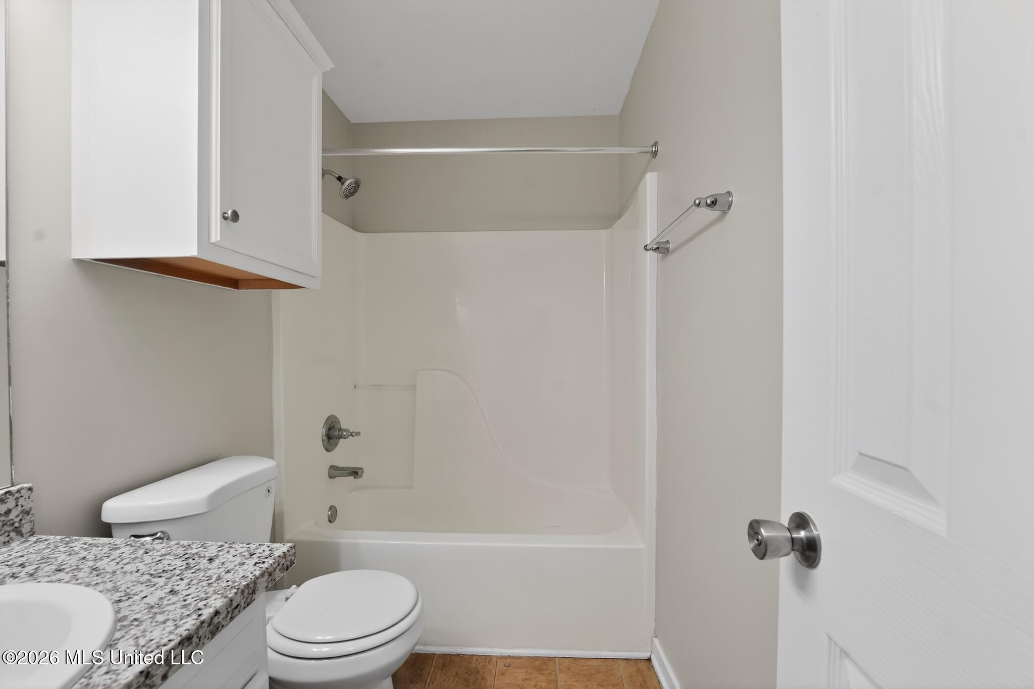 638 Oak Ridge Way Pearl, MS 39208 - Photo 6 of 20 19_638_Oak_Ridge_Wy-Bathroom-8156