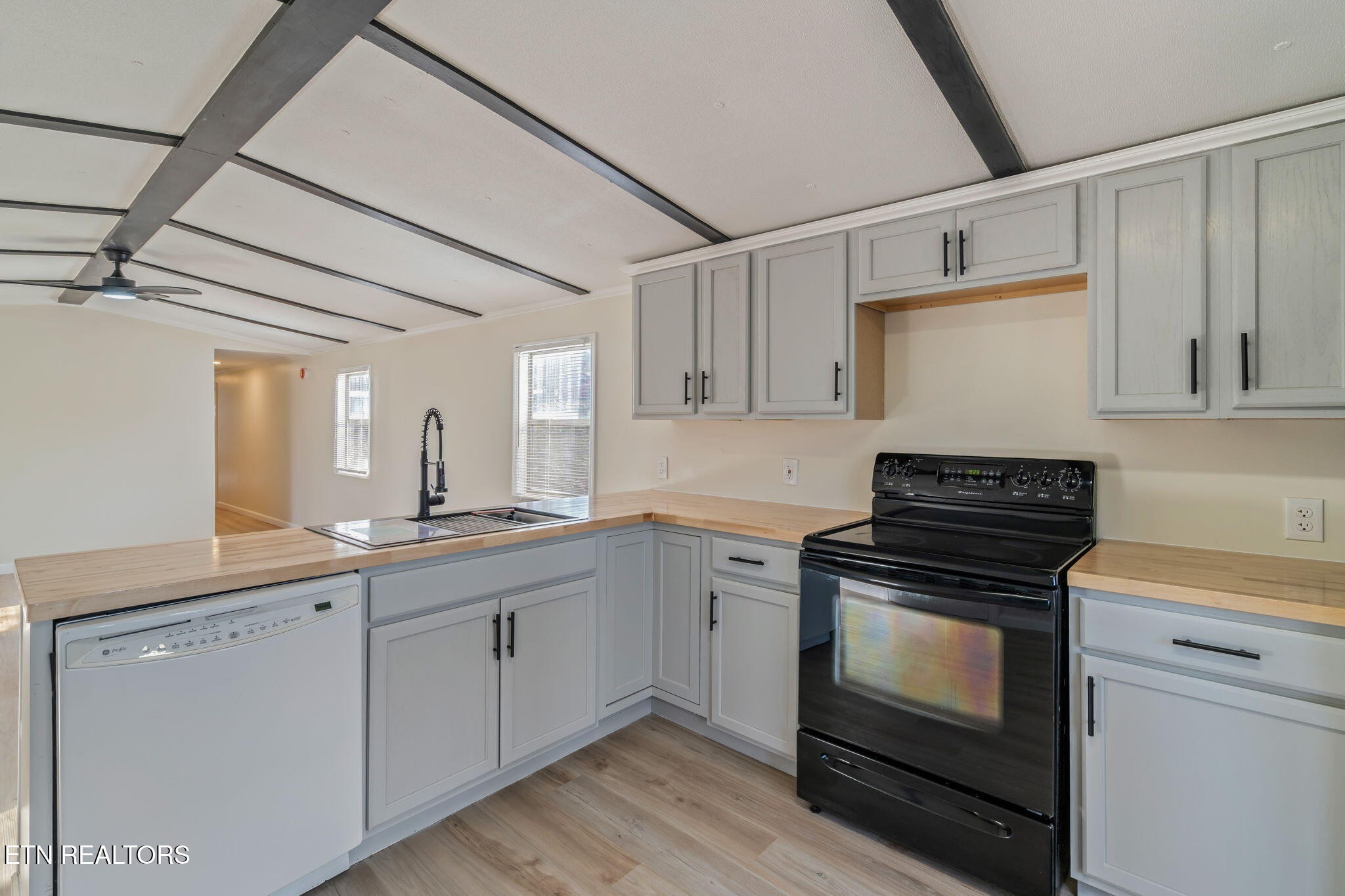 817 Vanessa Way Heiskell, TN 37754 - Photo 4 of 31 a kitchen with cabinets appliances and a sink