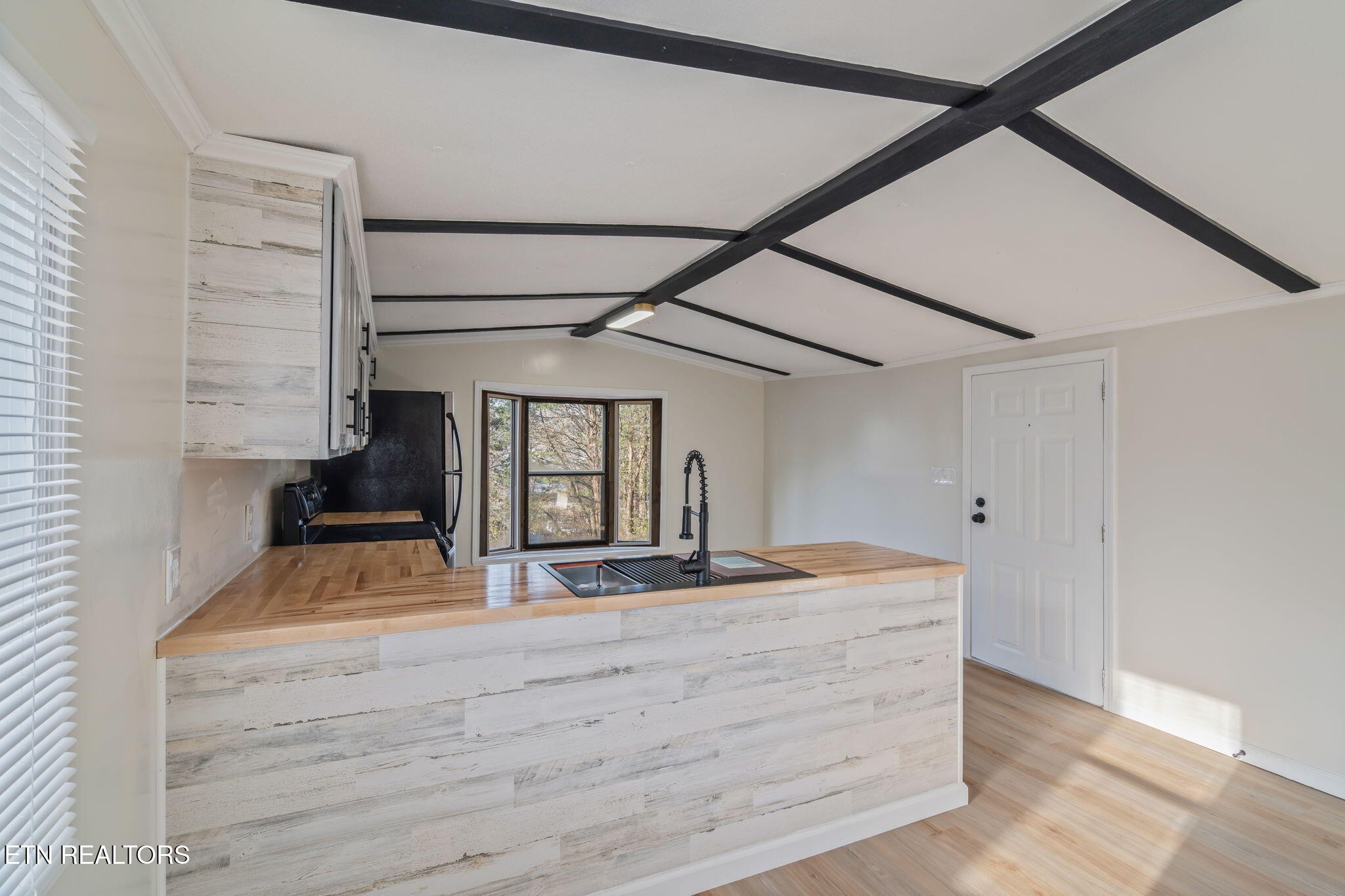 817 Vanessa Way Heiskell, TN 37754 - Photo 10 of 31 a view of kitchen with sink and refrigerator