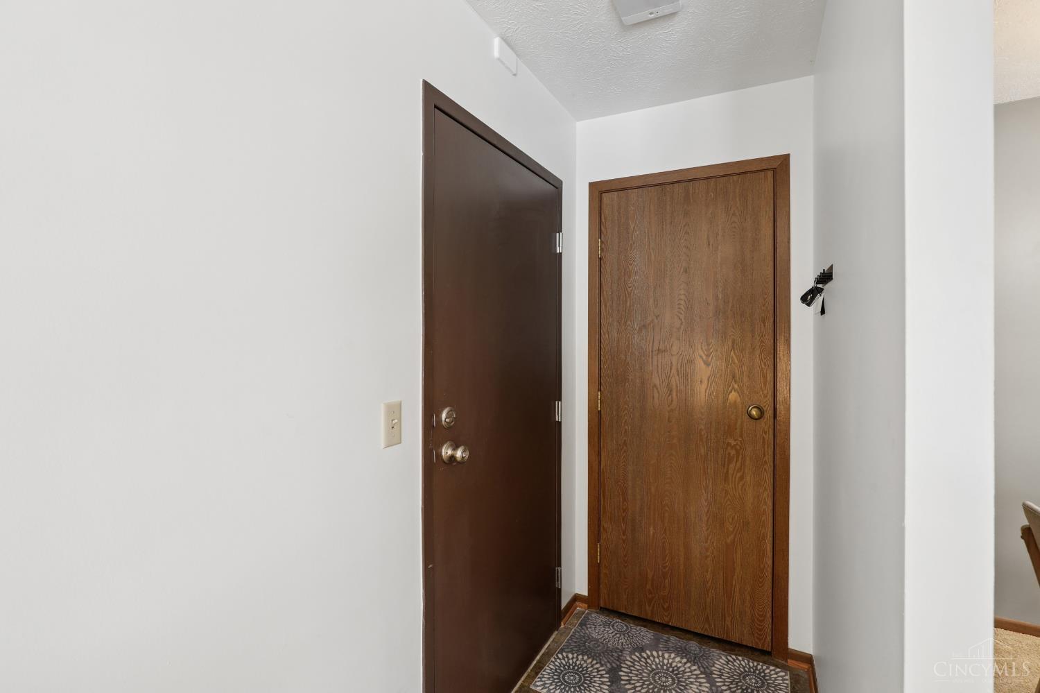 539 Davis Road, Unit 8 Cincinnati, OH 45255 - Photo 3 of 29