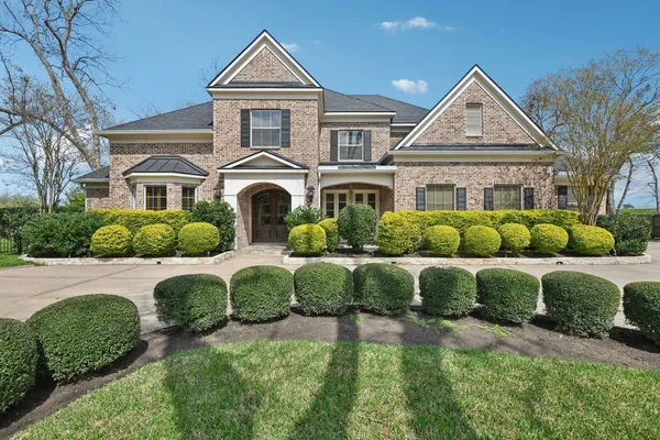 $6,000 | 2 Wilmington Court, Sugar Land, TX 77479