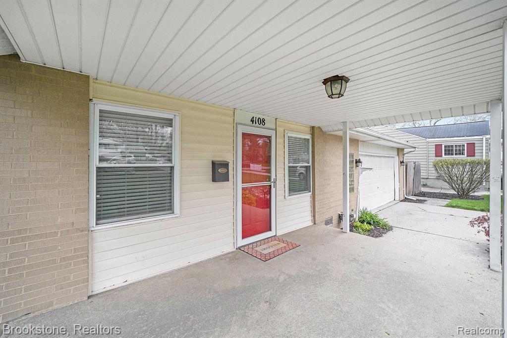 4108 Kent Road Royal Oak, MI 48073 - Photo 4 of 26