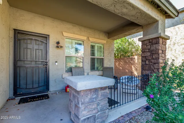 a view of an outdoor space