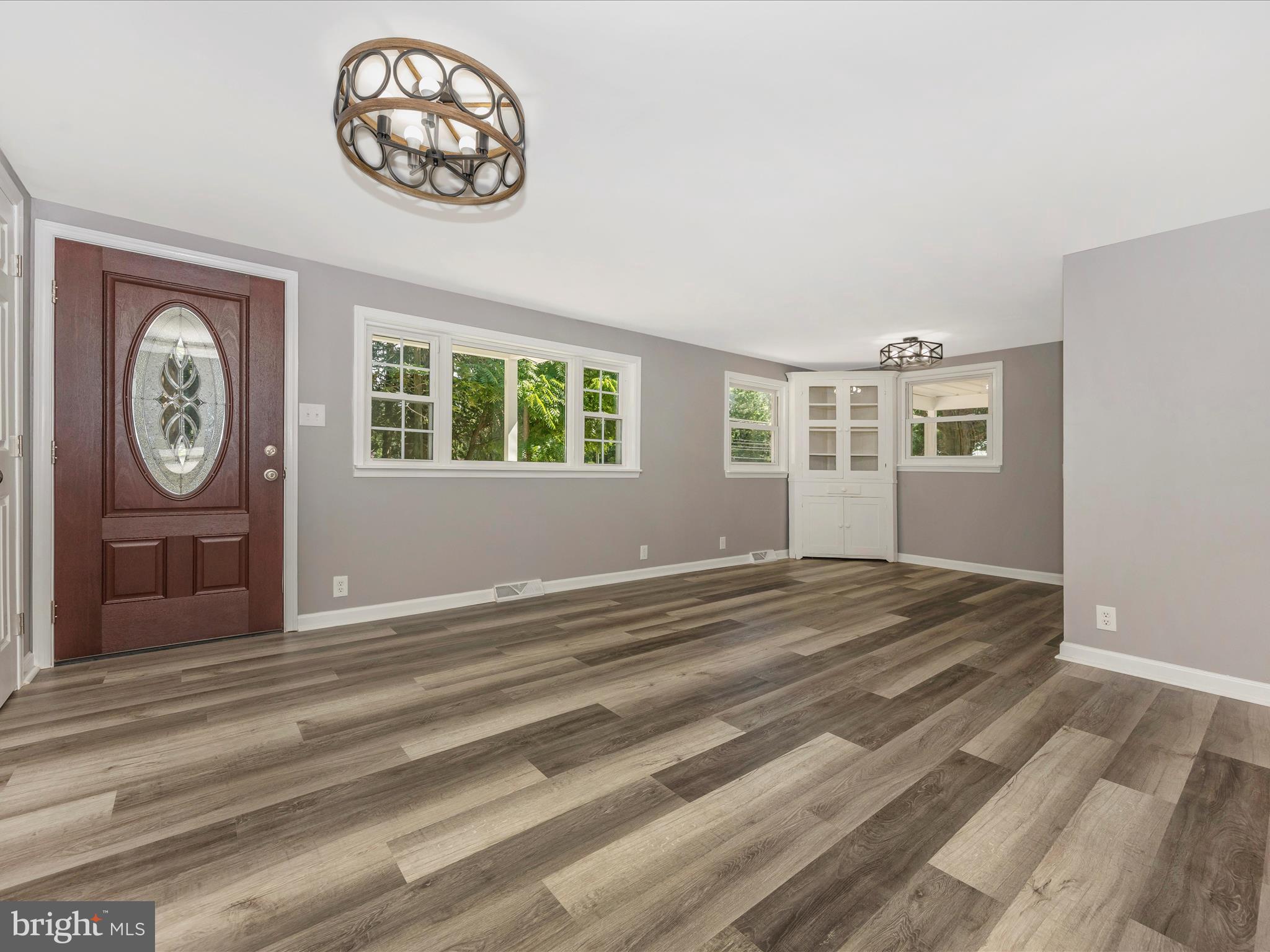 8004 Rocky Ridge Road Thurmont, MD 21788 - Photo 3 of 37 Living Room