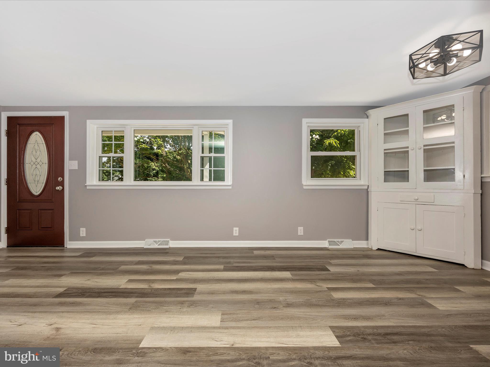 8004 Rocky Ridge Road Thurmont, MD 21788 - Photo 4 of 37 Living Room