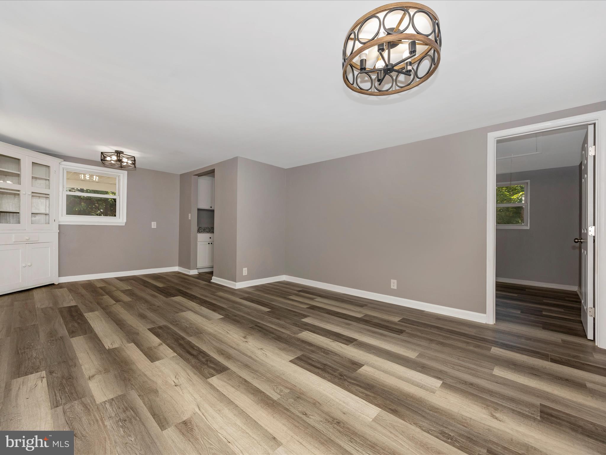 8004 Rocky Ridge Road Thurmont, MD 21788 - Photo 5 of 37 Living Room