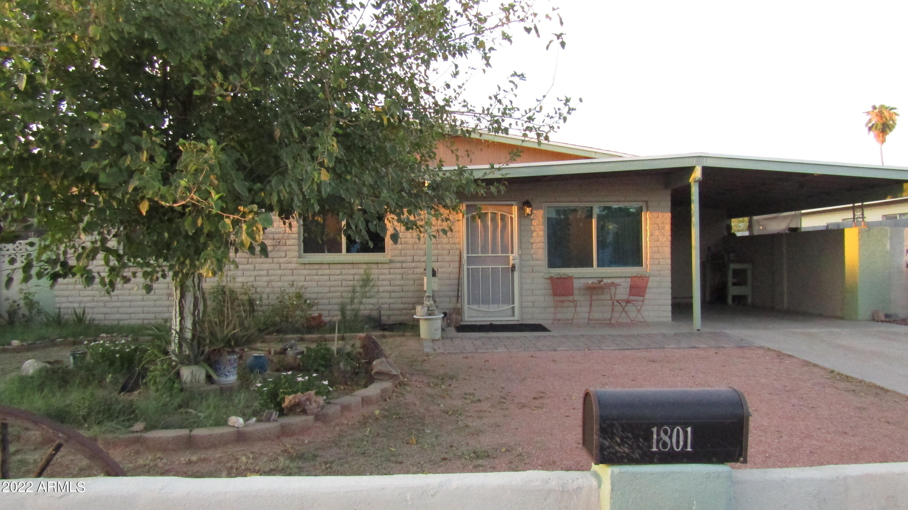 1801 West Carson Road Phoenix, AZ 85041 - Photo 2 of 20 20220904062015_IMG_1538
