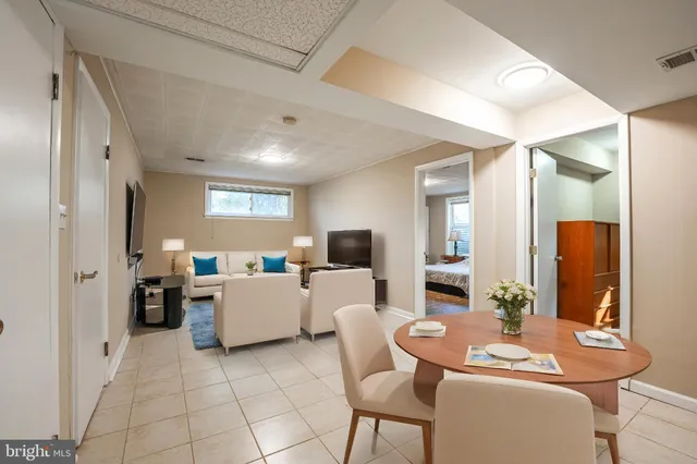 $1,800 | 6809 Weaver Avenue, Unit B, McLean, VA 22101