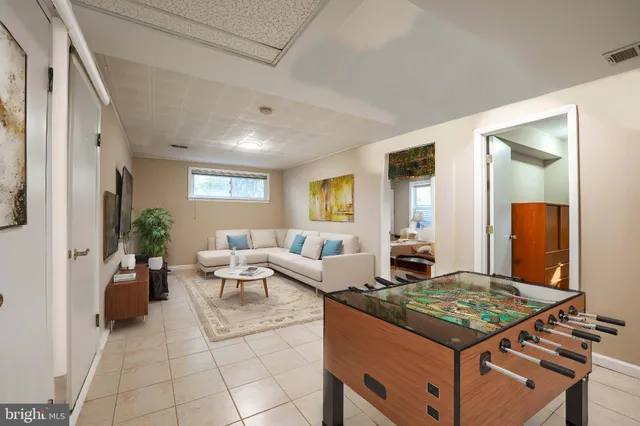 $1,800 | 6809 Weaver Avenue, Unit B, McLean, VA 22101