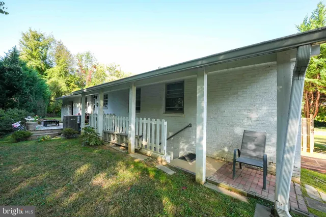 $1,800 | 6809 Weaver Avenue, Unit B, McLean, VA 22101