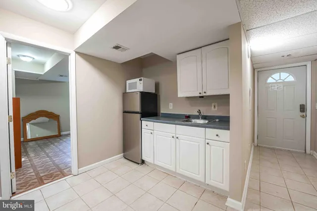 $1,800 | 6809 Weaver Avenue, Unit B, McLean, VA 22101