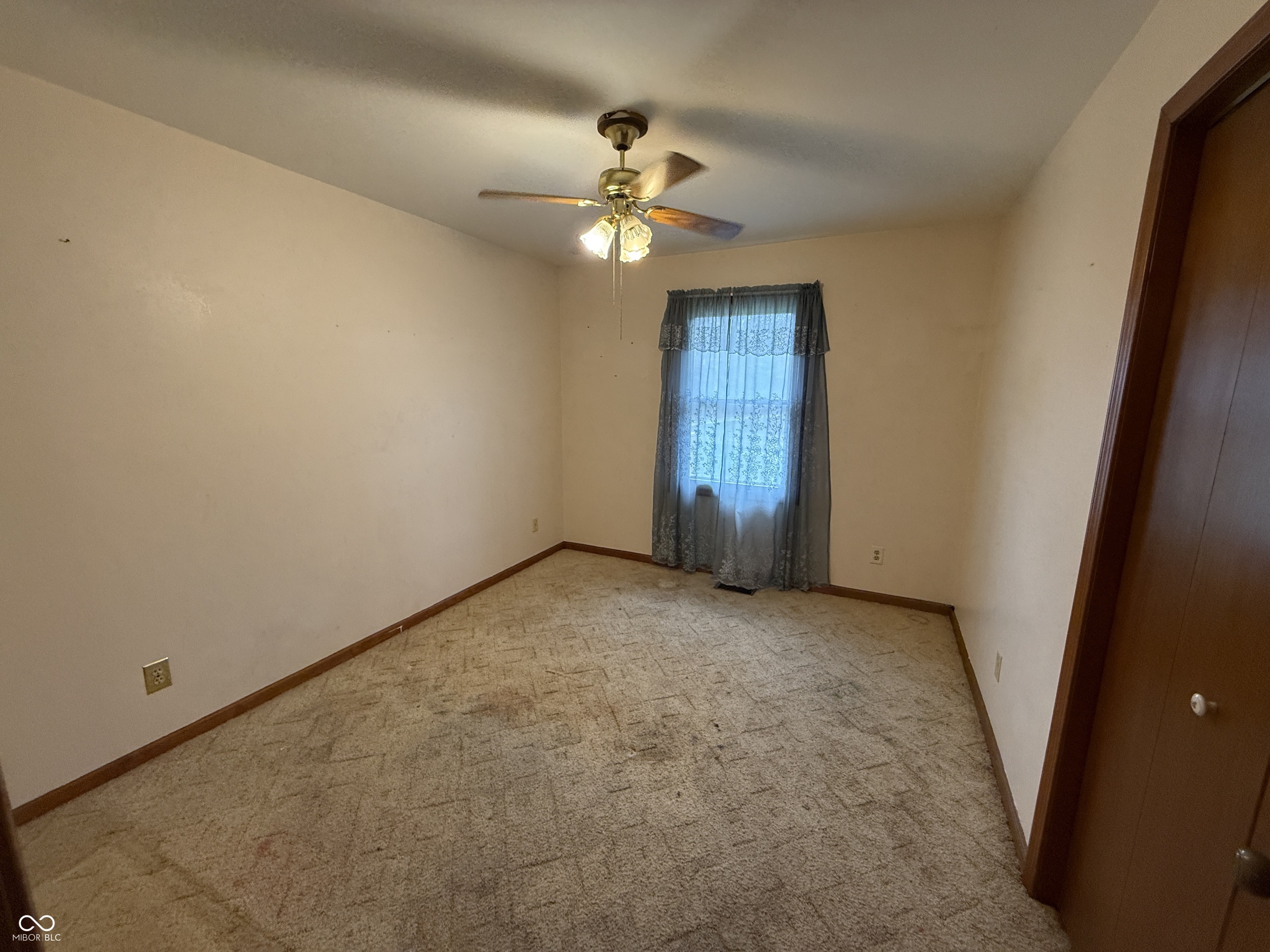 8020 West Deaver Road Columbus, IN 47201 - Photo 13 of 32