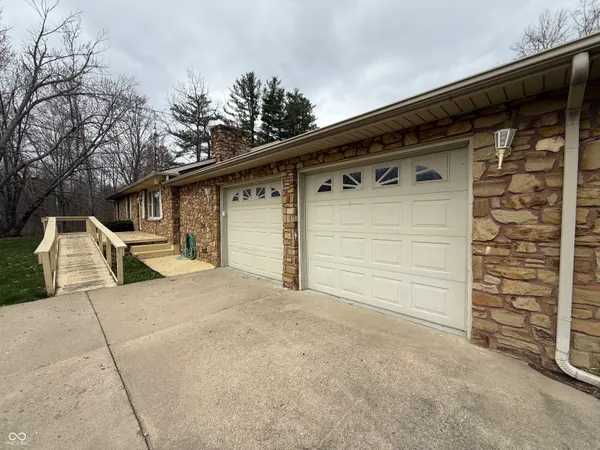 $285,000 | 8020 West Deaver Road, Columbus, IN 47201
