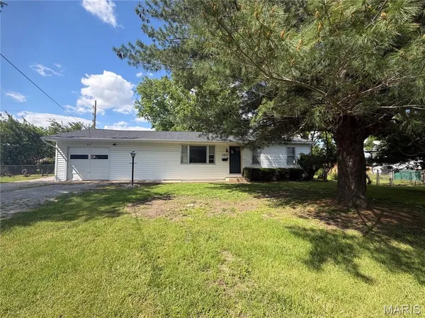 $220,000 | 317 East Madison Street, Millstadt, IL 62260