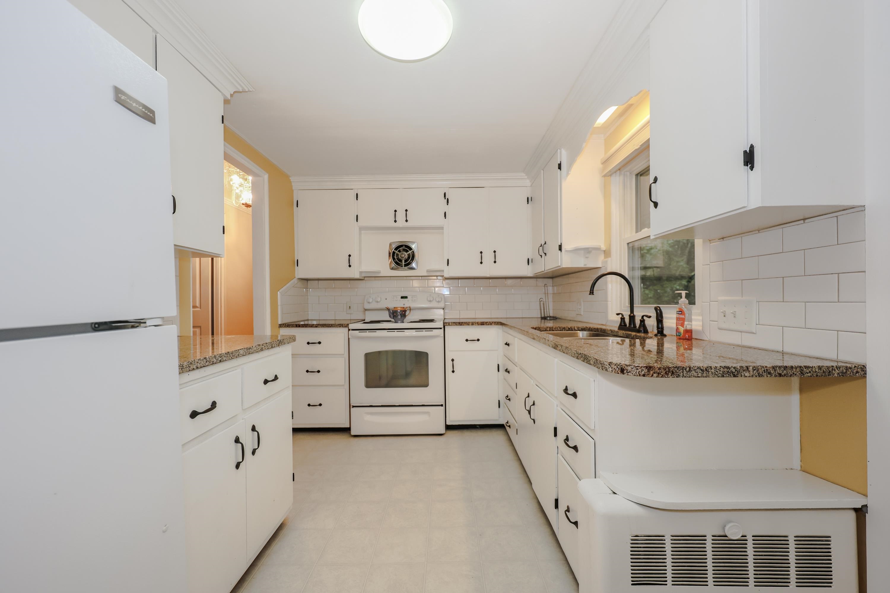 2 Juniper Street Rochester, NH 03867 - Photo 5 of 32