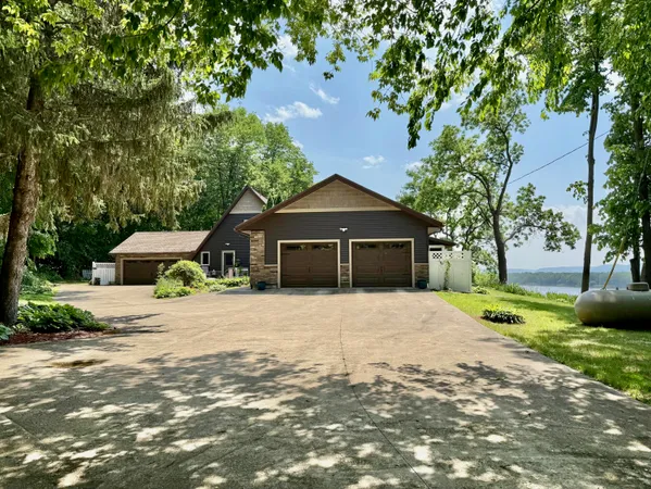 $739,900 | 9642 Highway 35, De Soto, WI 54624