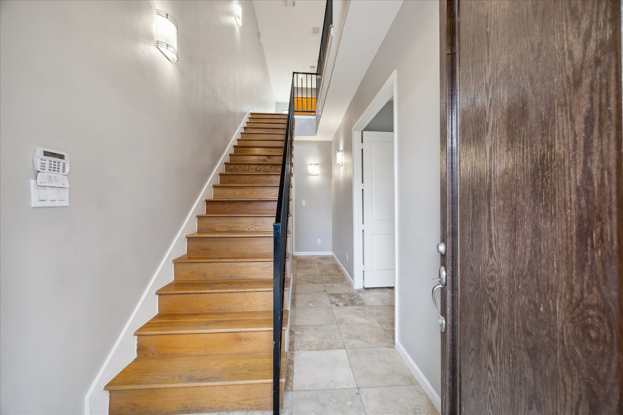 802 Waverly Street, Unit D Houston, TX 77007 - Photo 13 of 30 a view of an entryway