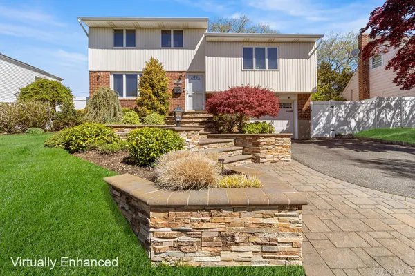 $968,000 | 40 Garnet Lane, Plainview, NY 11803