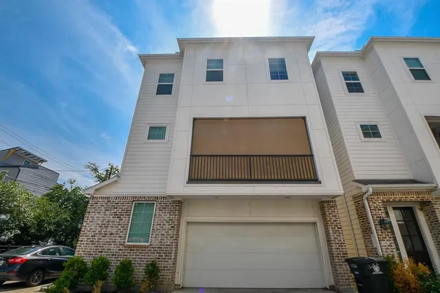$3,200 | 1515 Weber Street, Unit A, Houston, TX 77007