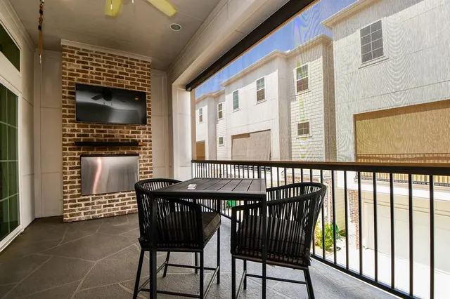 $3,200 | 1515 Weber Street, Unit A, Houston, TX 77007