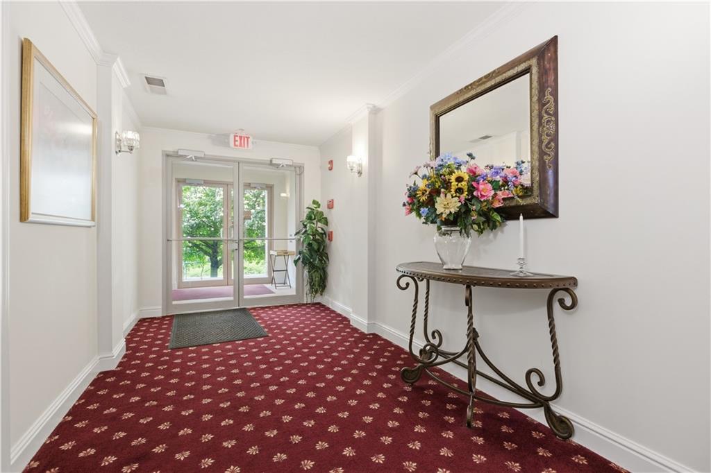 1 Coraopolis Road, Unit 300 Coraopolis, PA 15108 - Photo 22 of 25 First floor foyer