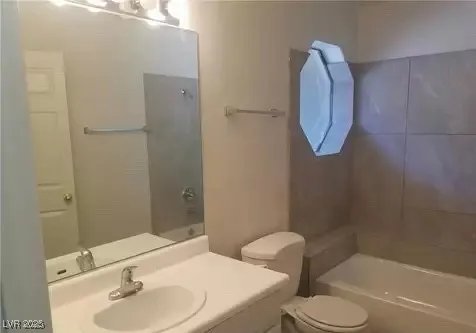 $1,300 | 5054 South Rainbow Boulevard, Unit 104, Las Vegas, NV 89118