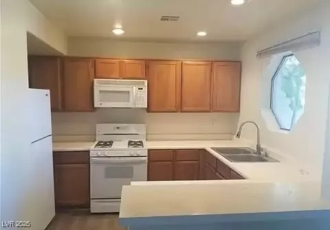 $1,300 | 5054 South Rainbow Boulevard, Unit 104, Las Vegas, NV 89118